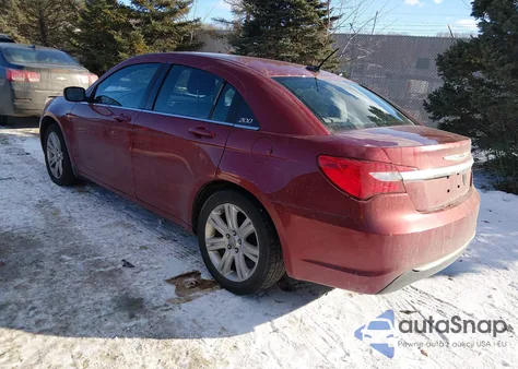 2013 Chrysler 200 Touring z USA, uszkodzony, nr VIN 1C3CCBBB0DN577137